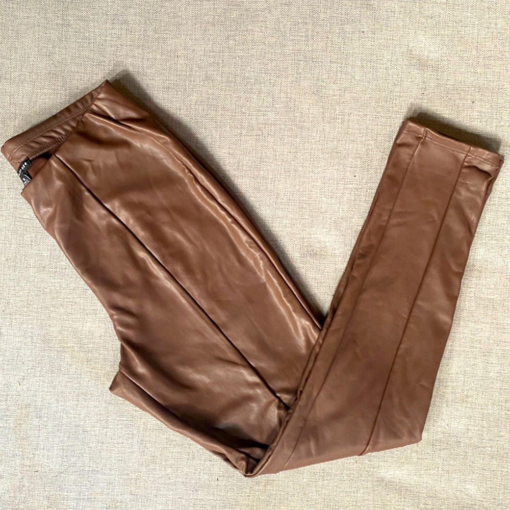 Haute Monde brown faux leather legging/pant. Size medium.